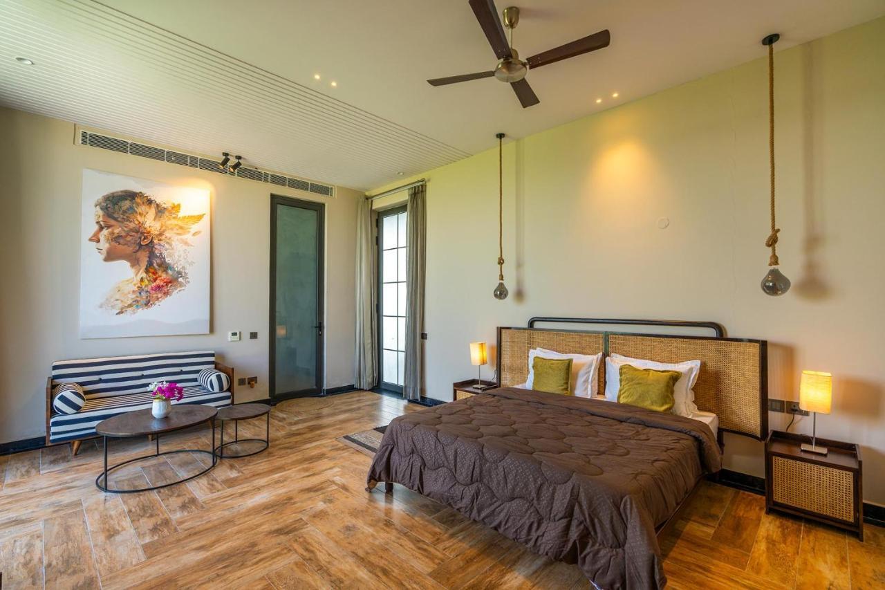 Stayvista'S Anantam - Luxury 4Br Villa With Huge Swimming Pool In Delhi Нью-Делі Екстер'єр фото