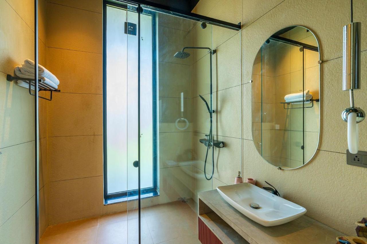Stayvista'S Anantam - Luxury 4Br Villa With Huge Swimming Pool In Delhi Нью-Делі Екстер'єр фото